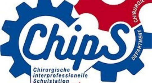 Das innovative Ausbildungsformat ChipS bringt seit 2022 einmal jährlich Medizinstudierende im Praktischen Jahr, Auszubildende der Pflege sowie angehende Physiotherapeut*innen zusammen. ©Universitätsklinikum Freiburg