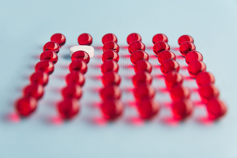 Auch Medikamente ohne Wirkstoff können Beschwerden lindern – selbst dann, wenn Patient*innen wissen, dass es sich um ein Placebo handelt. ©Drobotdeam/freepik