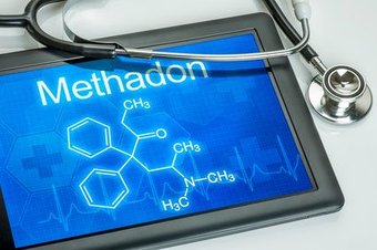 Tablet mit der chemischen Strukturformel von Methadon: © Zerbor, Fotolia